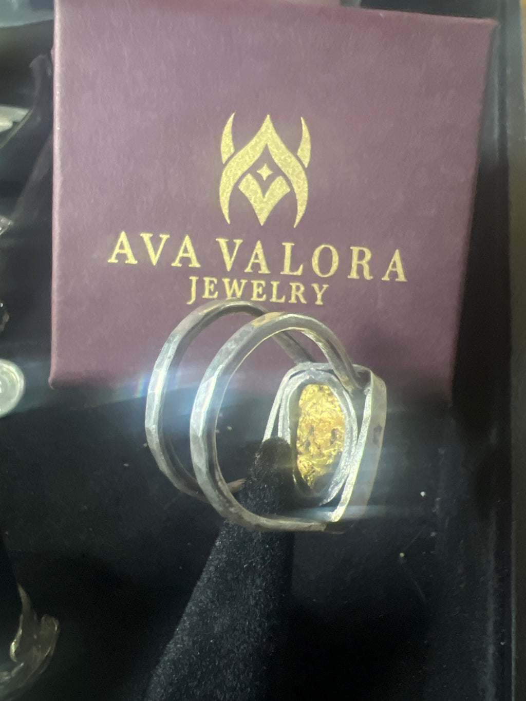 Men’s wedding ring, Sterling silver band with a 4 g gold nugget(Sonoran Desert, natural golden nugget)