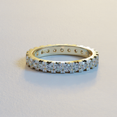 AVA VALORA - 925 Sterling Silver Bezel-Edge Eternity Ring – Round-Cut Sparkling Stone Band in Gold, Silver & Rose Gold Finish